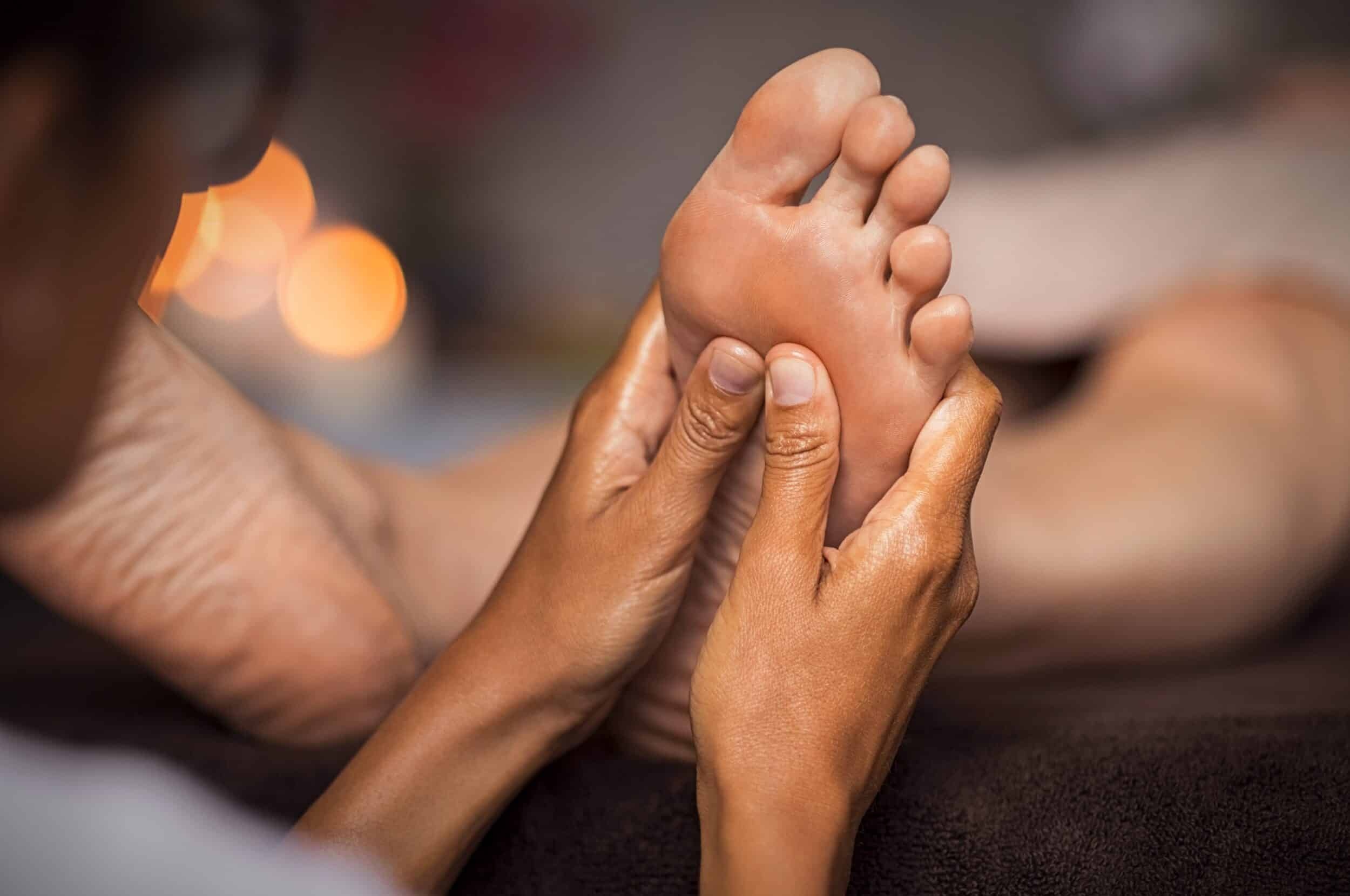 massage-pieds-reflexologie-scaled