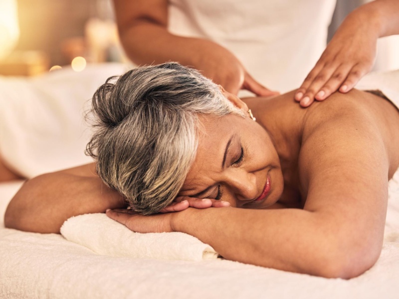 massage-senior-personne-agee-loire-saint-etienne-natbel-institut